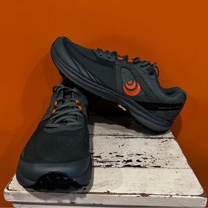 Men's Black and Orange Topo Terra venture 3 hiking Shoes men’s size 9